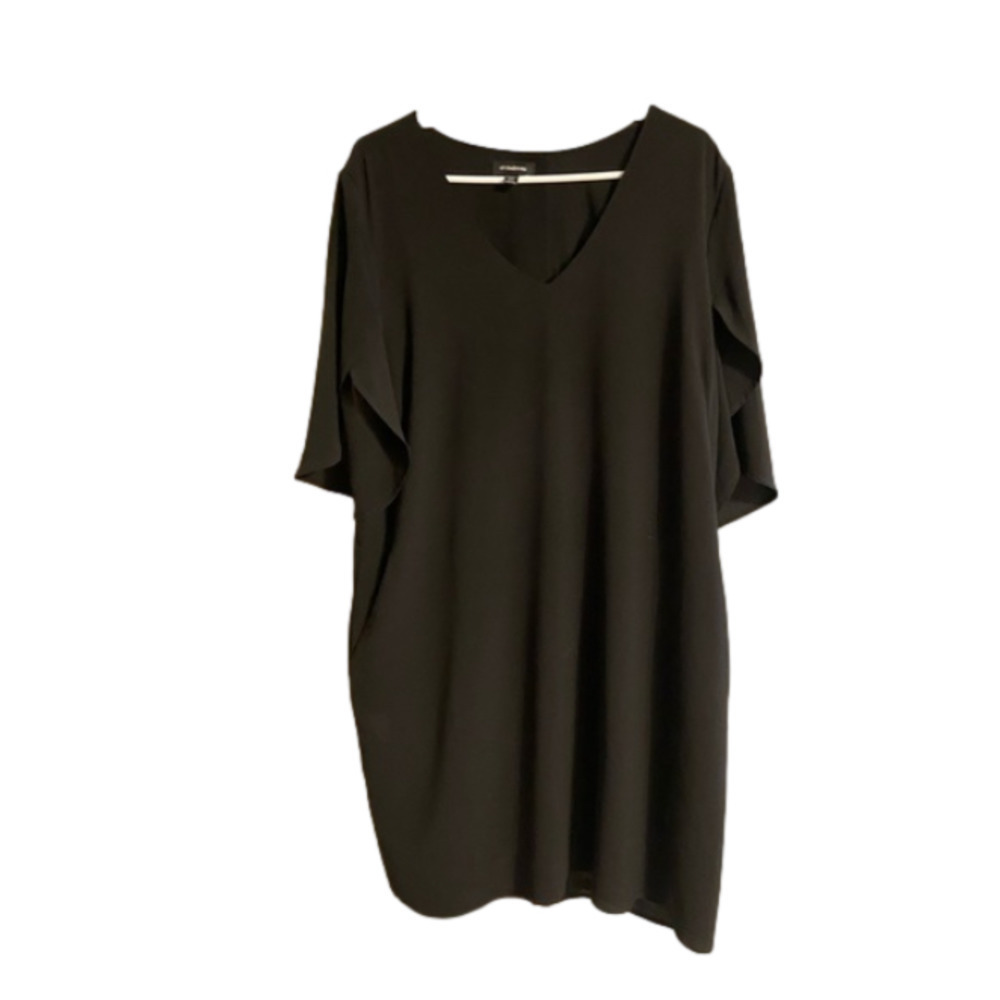 NWOT Le Chateau Black Crepe V-neck, Short Dolman Sleeve Dress with Pockets
